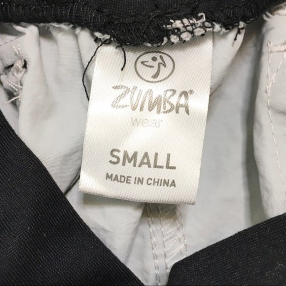 🔴10/$25 Zumba Wear Ultimate Orbit Capri NWT - Picture 6 of 6